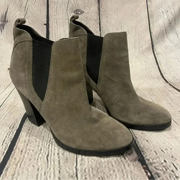 Marc Fisher Women’s Grey/Green Suede Heeled Ankle Booties size 9.5 - Picture 1 of 10